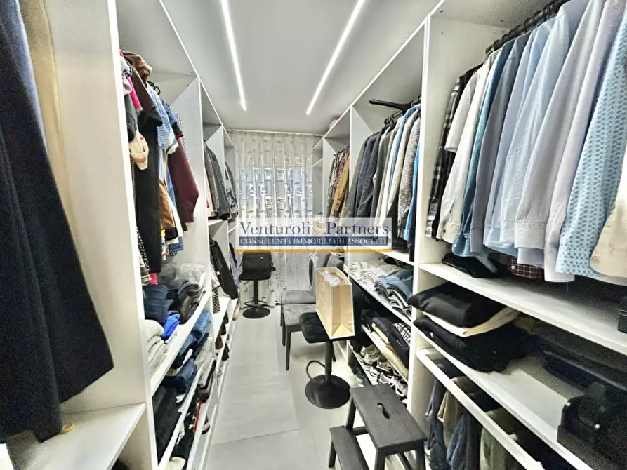 Immagine 15 di Appartamento in vendita  in Via Cassio a Desenzano Del Garda