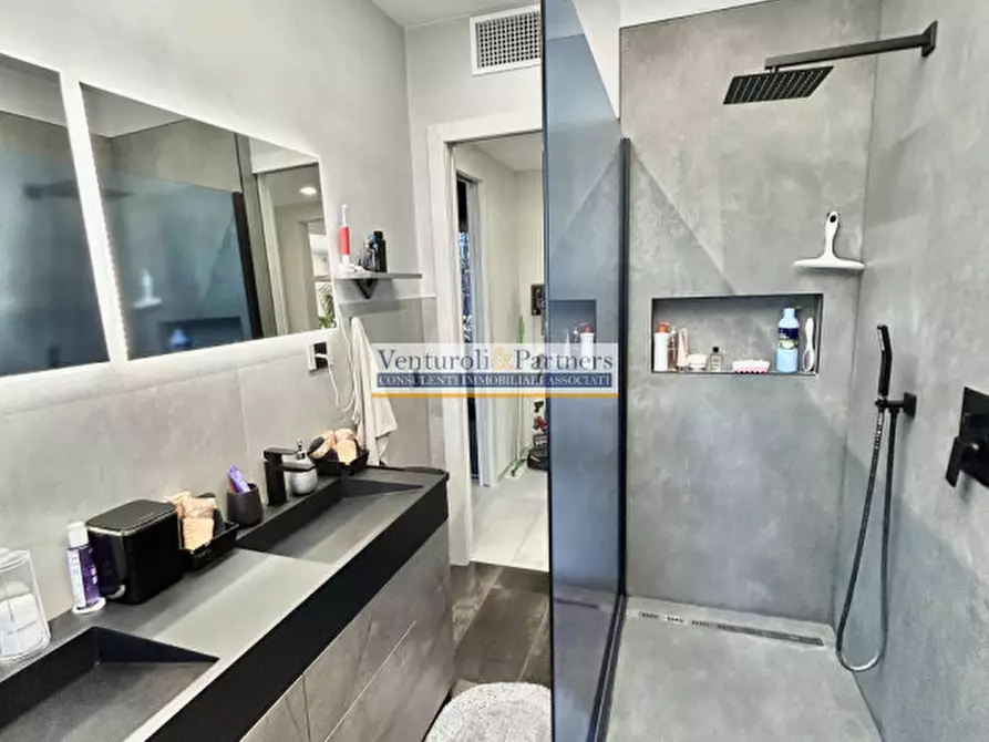 Immagine 18 di Appartamento in vendita  in Via Cassio a Desenzano Del Garda