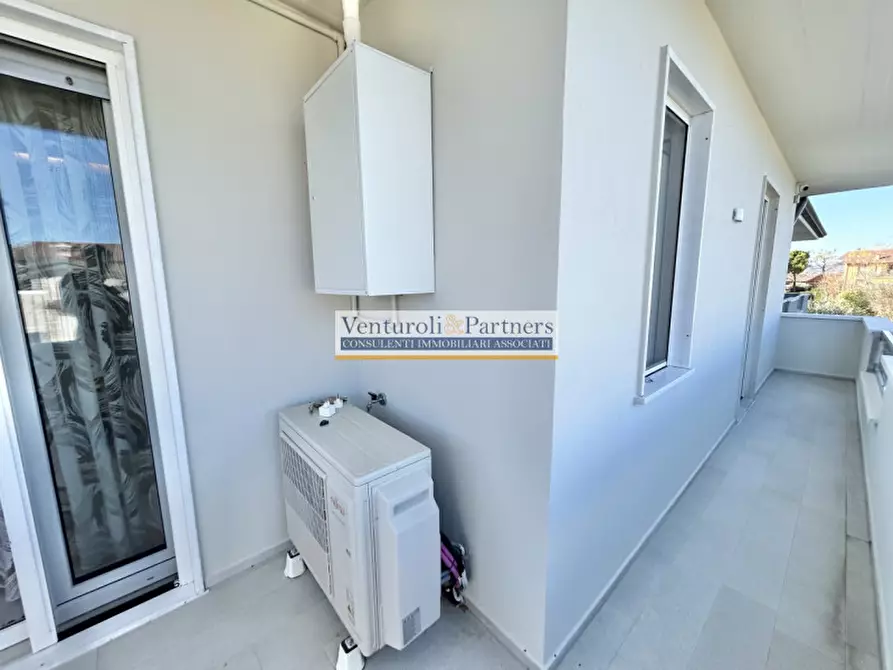 Immagine 26 di Appartamento in vendita  in Via Cassio a Desenzano Del Garda