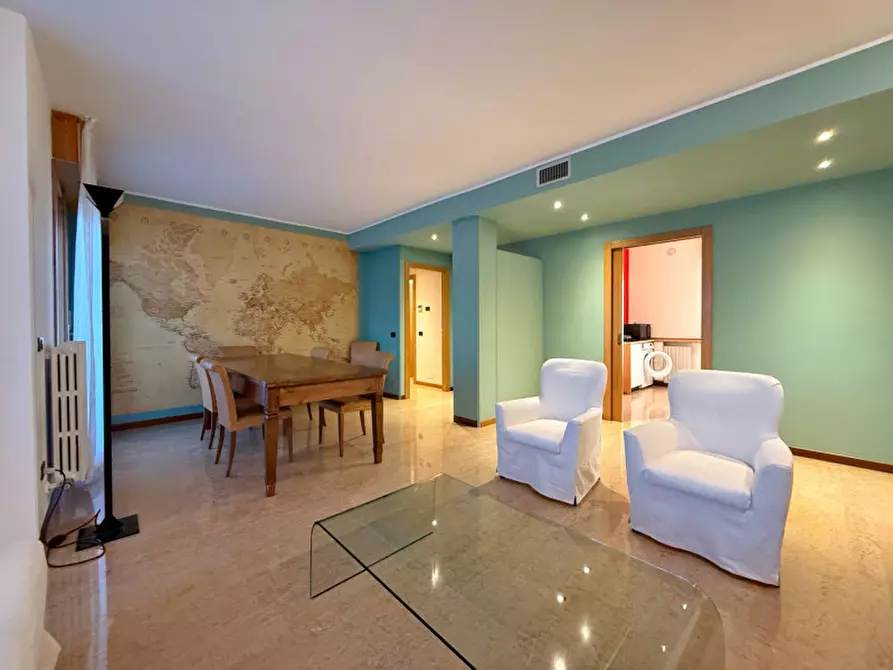 Immagine 2 di Appartamento in vendita  in via roveggia 108 a Verona