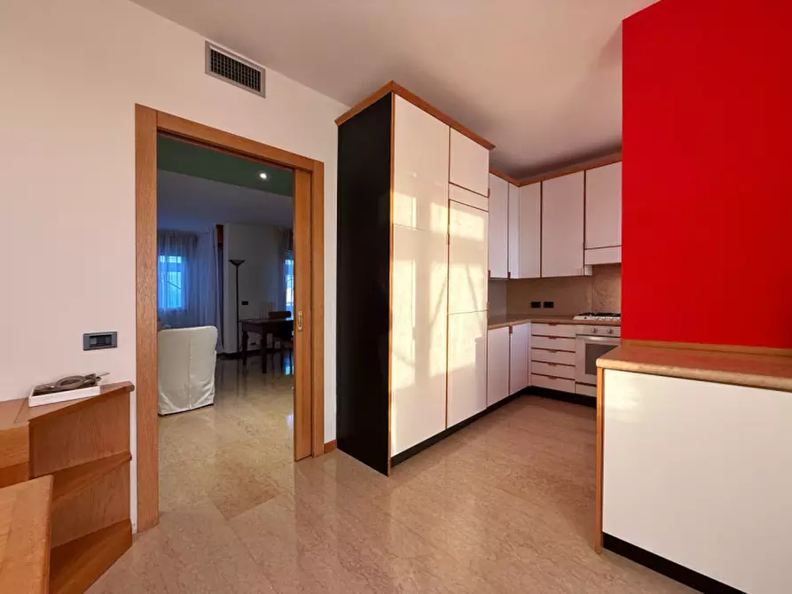 Immagine 5 di Appartamento in vendita  in via roveggia 108 a Verona