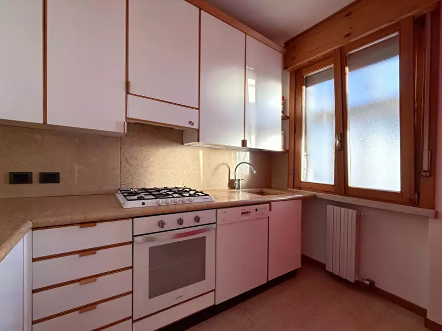 Immagine 7 di Appartamento in vendita  in via roveggia 108 a Verona