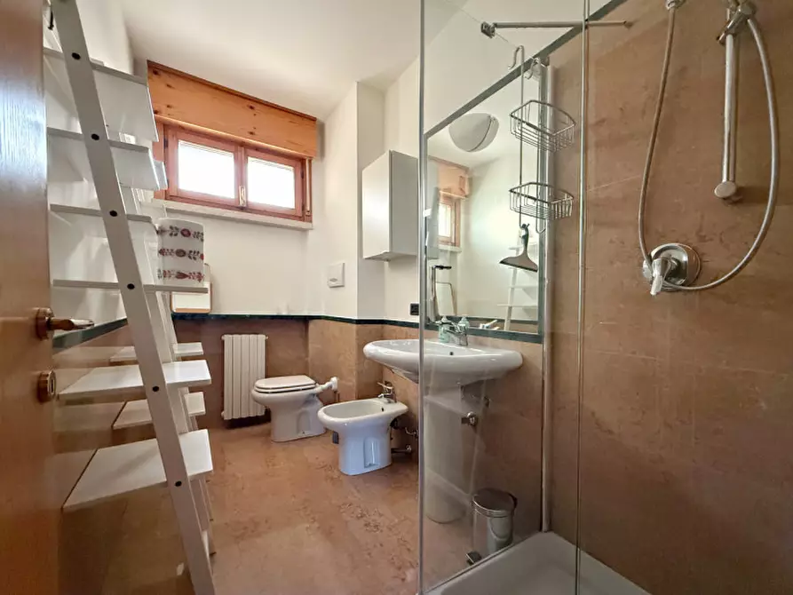 Immagine 9 di Appartamento in vendita  in via roveggia 108 a Verona