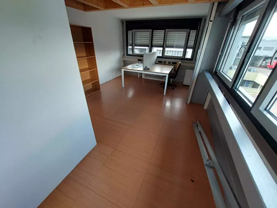 Immagine 3 di Ufficio in vendita  in Via Enrico Fermi - Enrico-Fermi-Straße a Bolzano