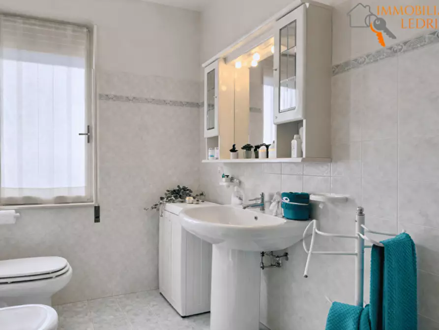 Immagine 9 di Appartamento in vendita  in via Tiziano a Verona