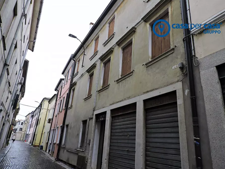 Immagine 1 di Palazzo in vendita  in Adria, Via Terranova a Adria