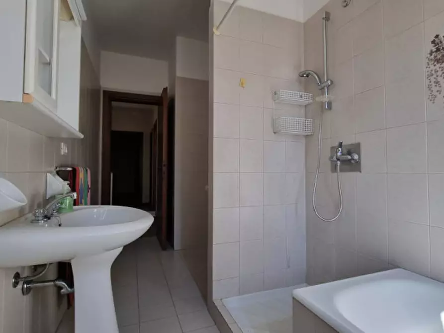 Immagine 20 di Palazzo in vendita  in via giuseppe di vittorio a Novi Di Modena