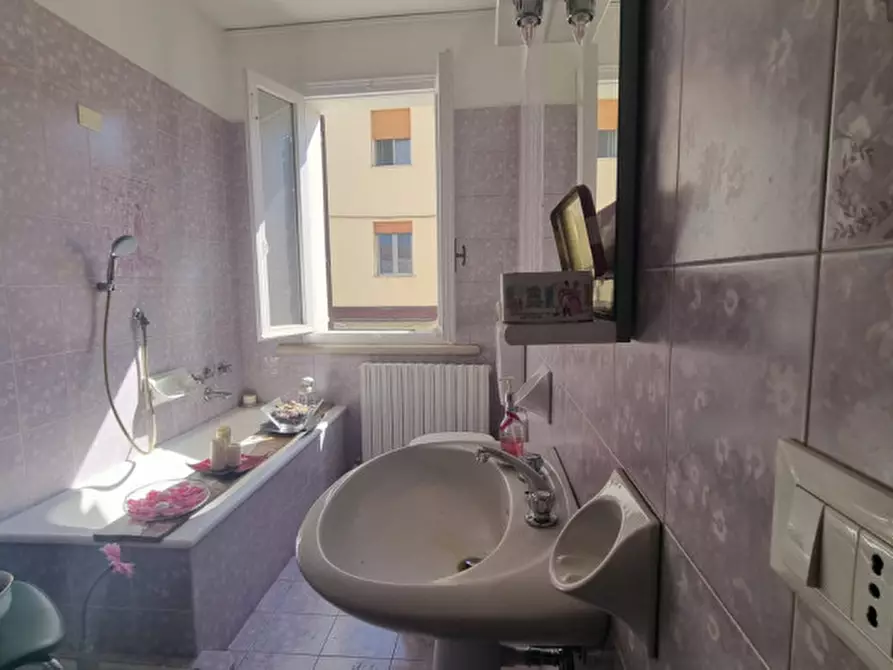 Immagine 22 di Palazzo in vendita  in via giuseppe di vittorio a Novi Di Modena