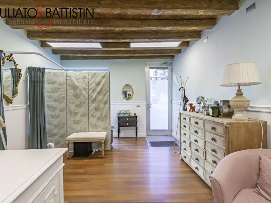 Immagine 1 di Negozio in vendita  in Corso Padova 100 a Vicenza