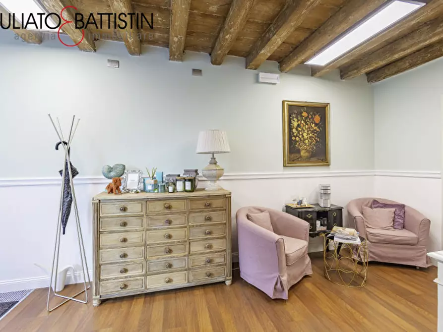 Immagine 2 di Negozio in vendita  in Corso Padova 100 a Vicenza