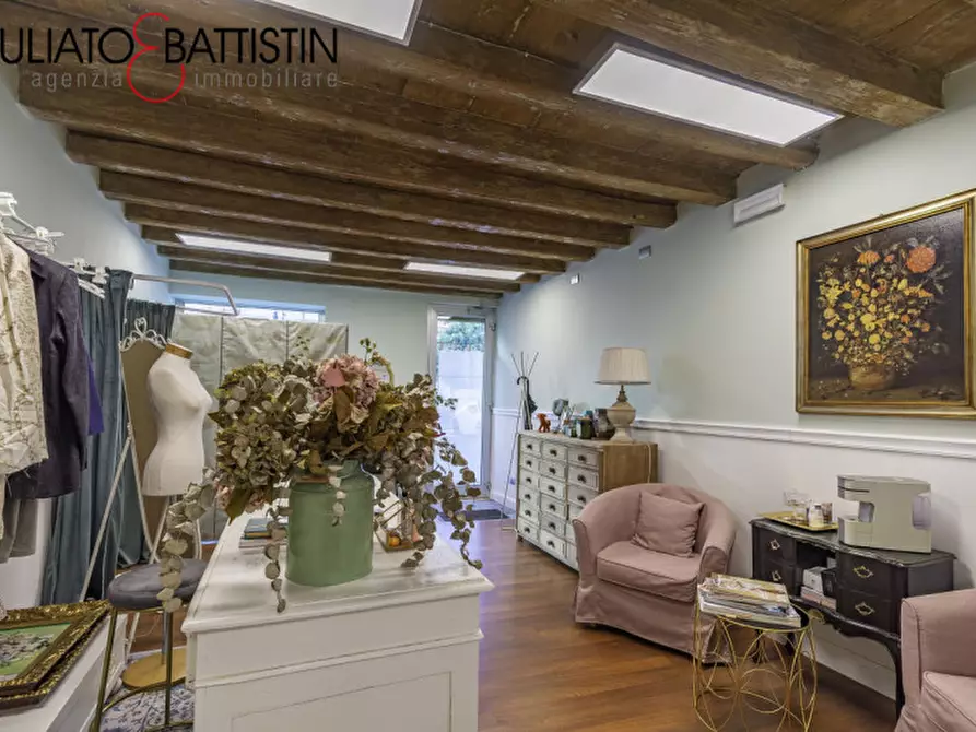 Immagine 3 di Negozio in vendita  in Corso Padova 100 a Vicenza