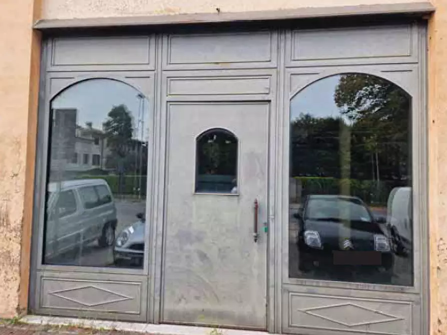 Immagine 2 di Negozio in vendita  in Via Risorgimento, 4 a Montebelluna
