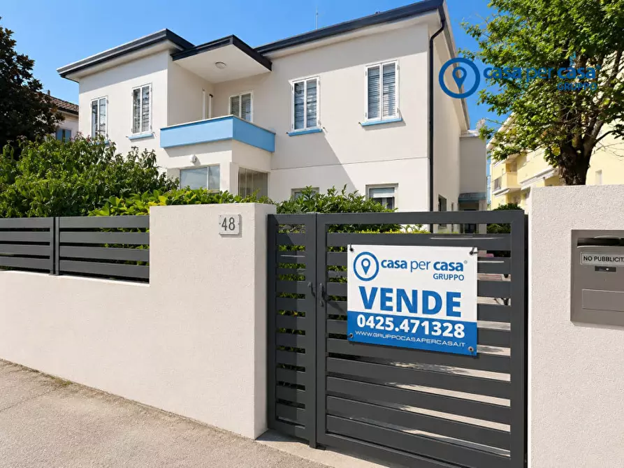 Immagine 1 di Casa bifamiliare in vendita  in Via Pietro Mascagni, 48 a Rovigo