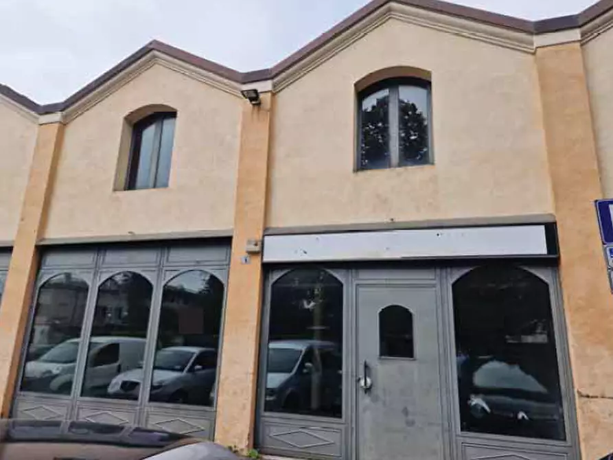 Immagine 1 di Negozio in vendita  in Via Risorgimento, 4 a Montebelluna