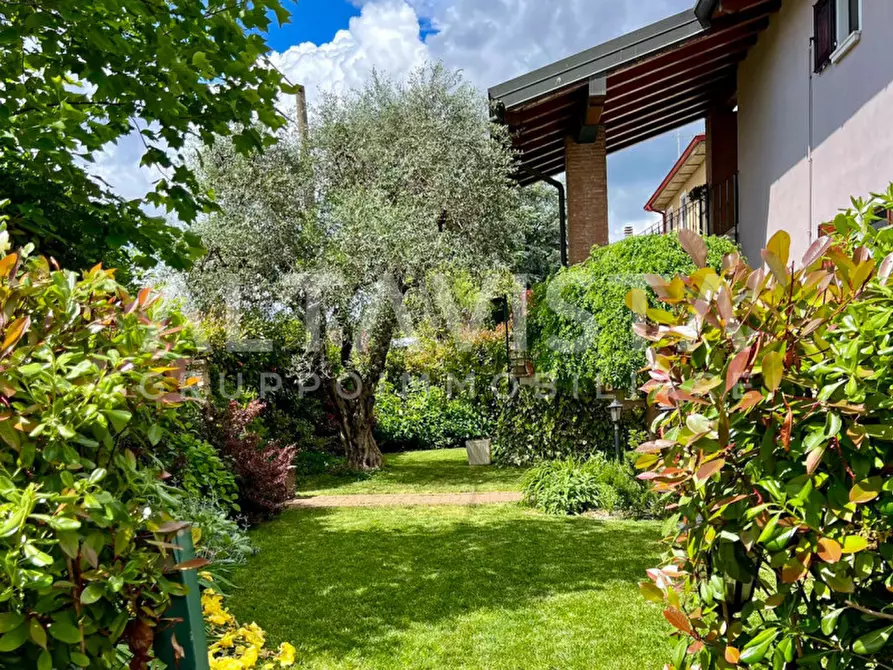 Immagine 1 di Appartamento in vendita  in Via Vittorio Veneto a Mazzano