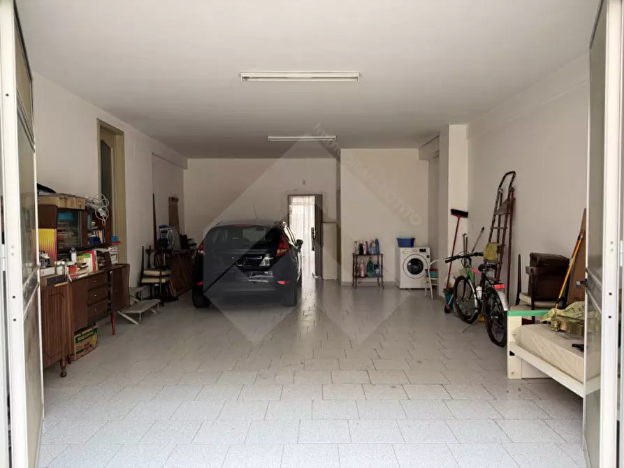 Immagine 5 di Posto auto in vendita  a Andria