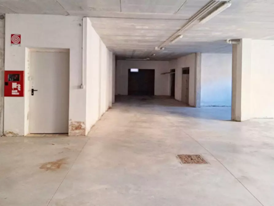 Immagine 5 di Posto auto in vendita  in C. da Peschiera, N. snc a Macerata