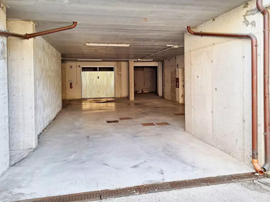 Immagine 6 di Posto auto in vendita  in C. da Peschiera, N. snc a Macerata