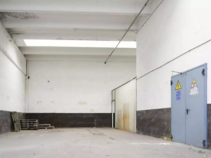 Immagine 3 di Capannone industriale in vendita  in Via Lazzaretto, 21042 Caronno Pertusella VA, Italia a Caronno Pertusella
