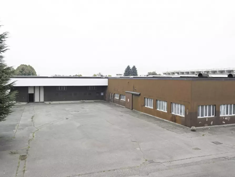 Immagine 1 di Capannone industriale in vendita  in Via Lazzaretto, 21042 Caronno Pertusella VA, Italia a Caronno Pertusella