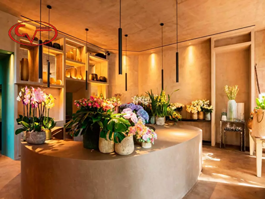 Immagine 2 di Negozio in vendita  in Viale gramsci a San Giovanni Valdarno