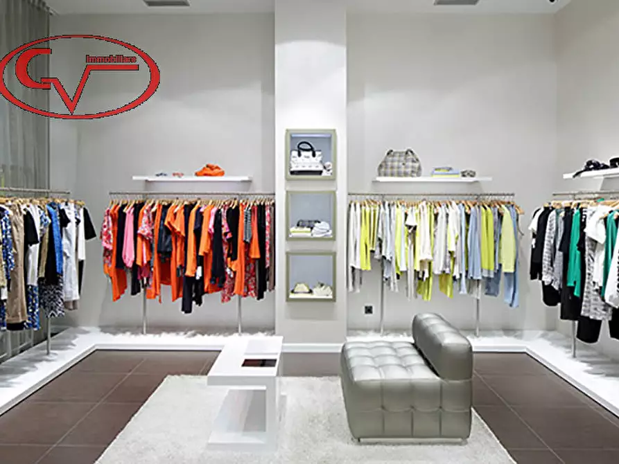 Immagine 3 di Negozio in vendita  in Viale gramsci a San Giovanni Valdarno