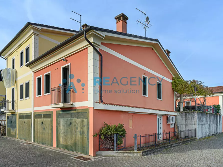 Immagine 10 di Villetta a schiera in vendita  in VIA SCORLONI a Trissino