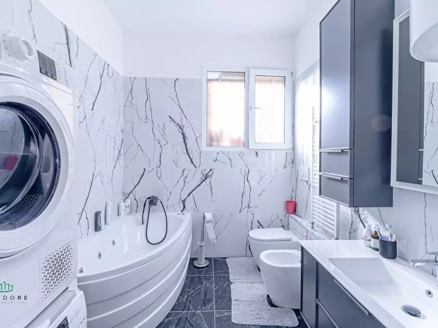 Immagine 13 di Appartamento in vendita  in via toscana 176 a Bologna