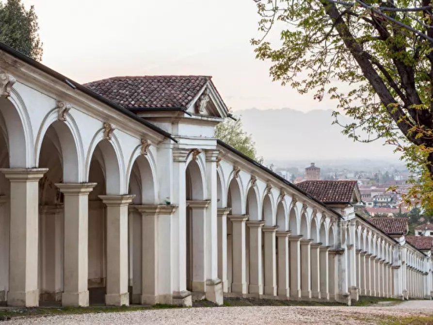 Immagine 2 di Casa indipendente in vendita  a Vicenza