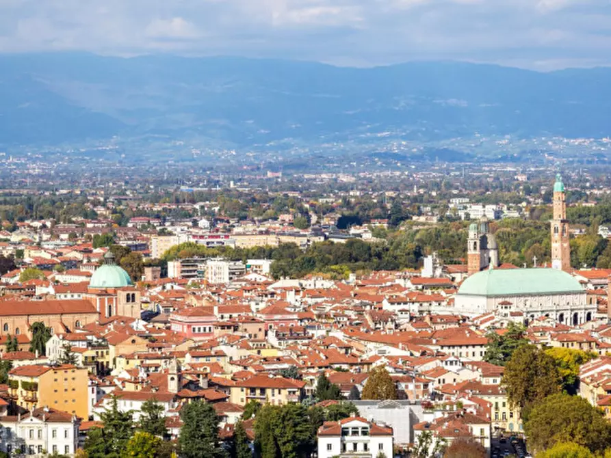 Immagine 3 di Casa indipendente in vendita  a Vicenza