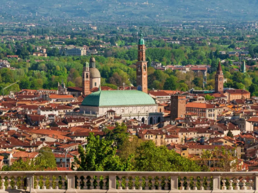 Immagine 15 di Casa indipendente in vendita  a Vicenza