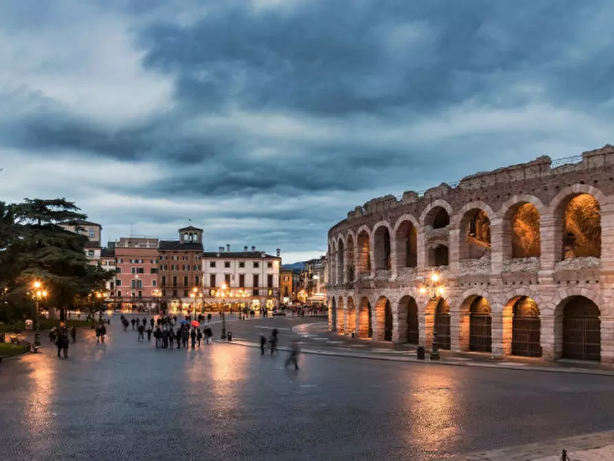 Immagine 10 di Appartamento in vendita  in Via Mazzini a Verona