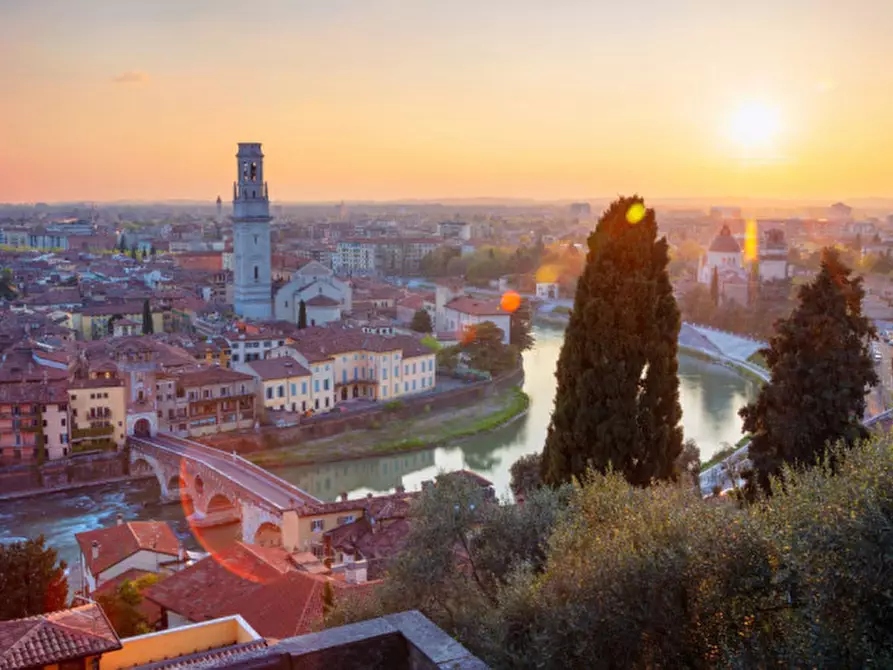 Immagine 36 di Appartamento in vendita  in Via Mazzini a Verona