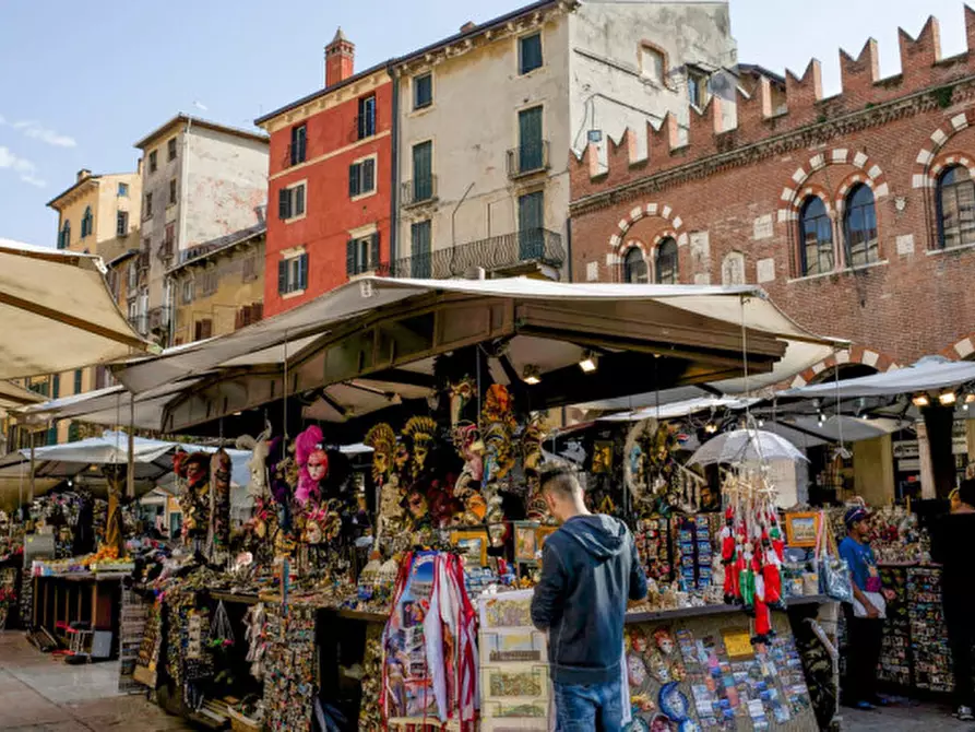 Immagine 37 di Appartamento in vendita  in Via Mazzini a Verona