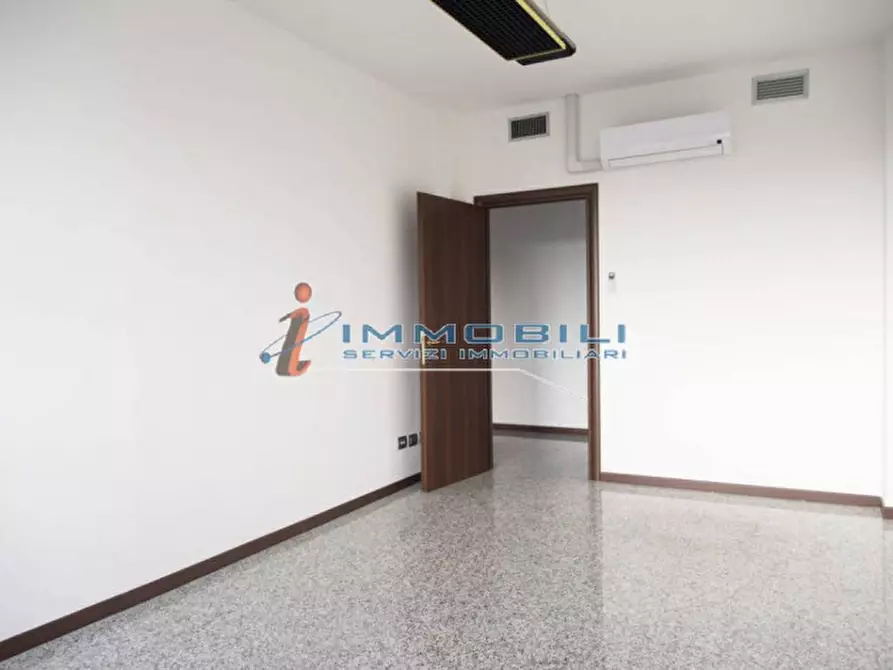 Immagine 2 di Ufficio in affitto  in VIA POPULONIA a Milano