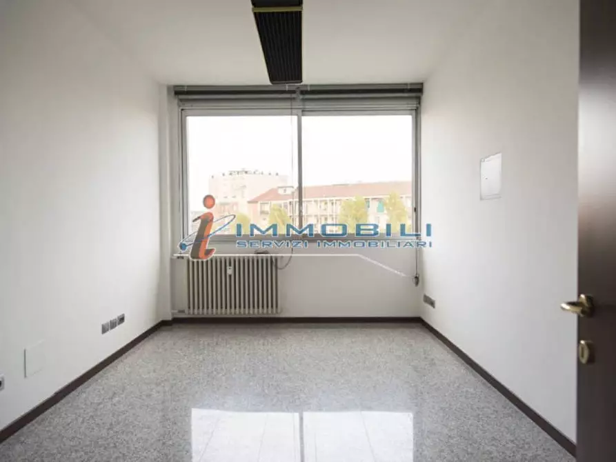 Immagine 4 di Ufficio in affitto  in VIA POPULONIA a Milano