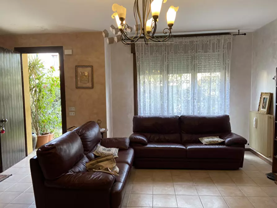 Immagine 2 di Villetta a schiera in vendita  a Lonigo