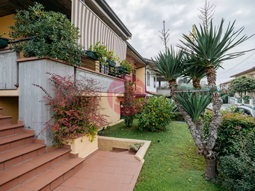 Immagine 4 di Villa in vendita  a Savignano Sul Rubicone