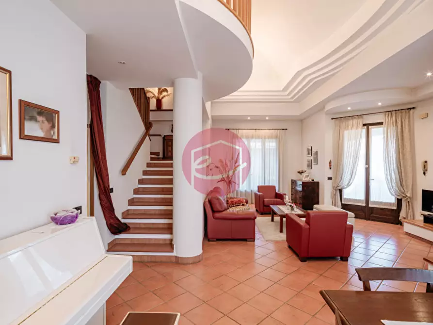 Immagine 10 di Villa in vendita  a Savignano Sul Rubicone