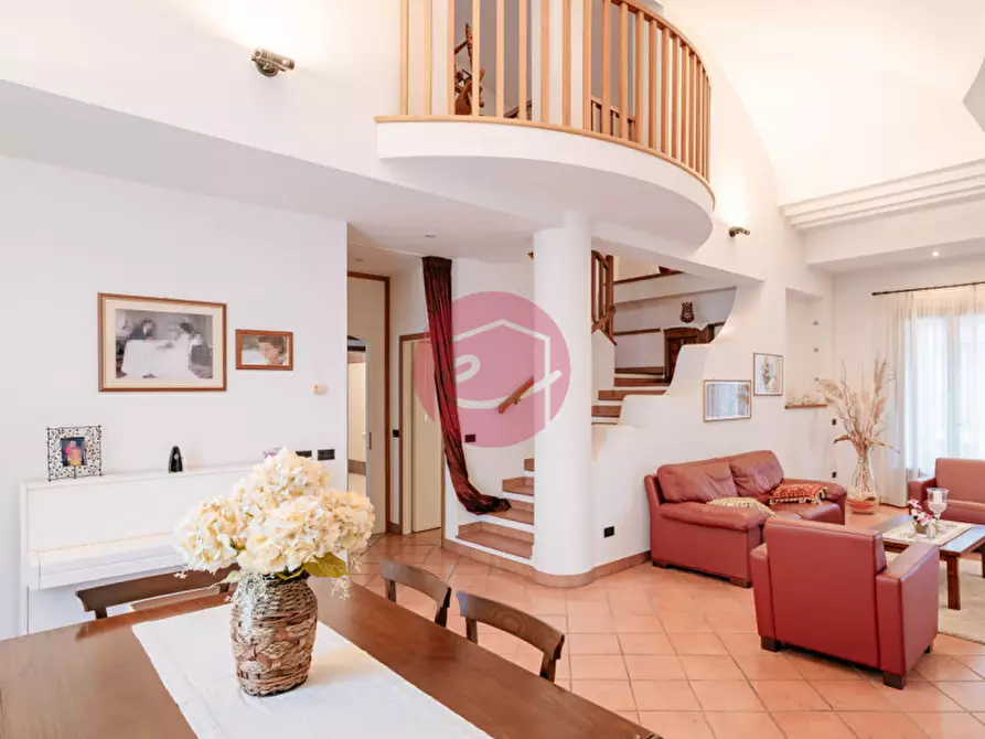 Immagine 11 di Villa in vendita  a Savignano Sul Rubicone