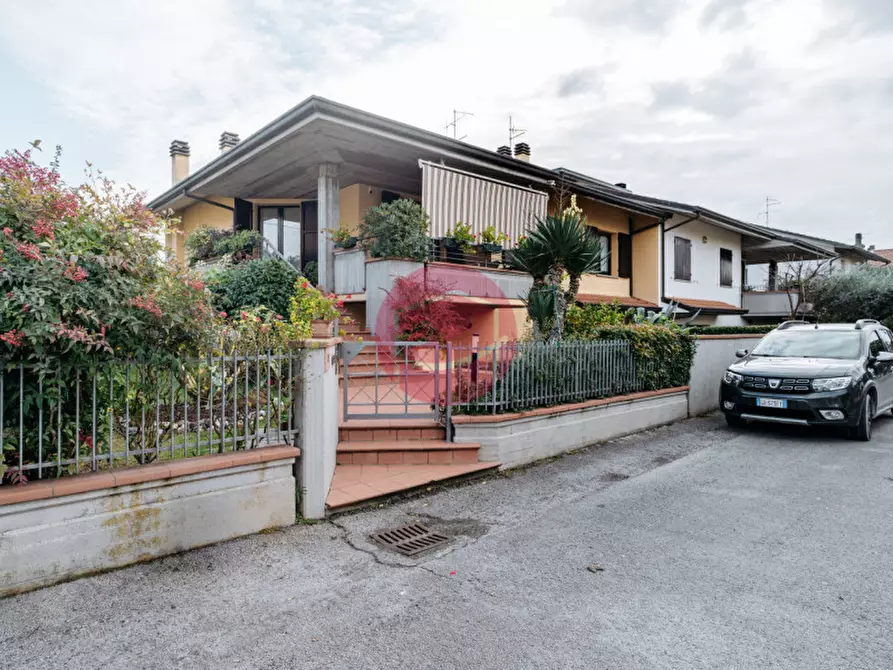 Immagine 31 di Villa in vendita  a Savignano Sul Rubicone