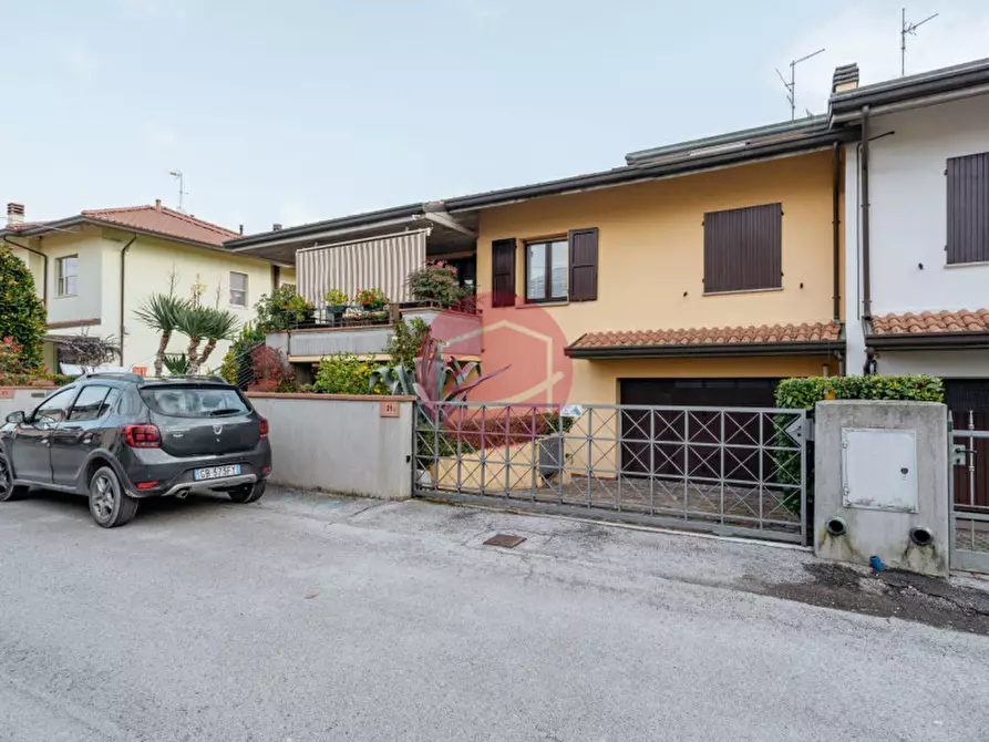 Immagine 32 di Villa in vendita  a Savignano Sul Rubicone