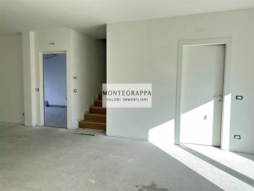 Immagine 4 di Casa bifamiliare in vendita  in Via Roma a Loreggia