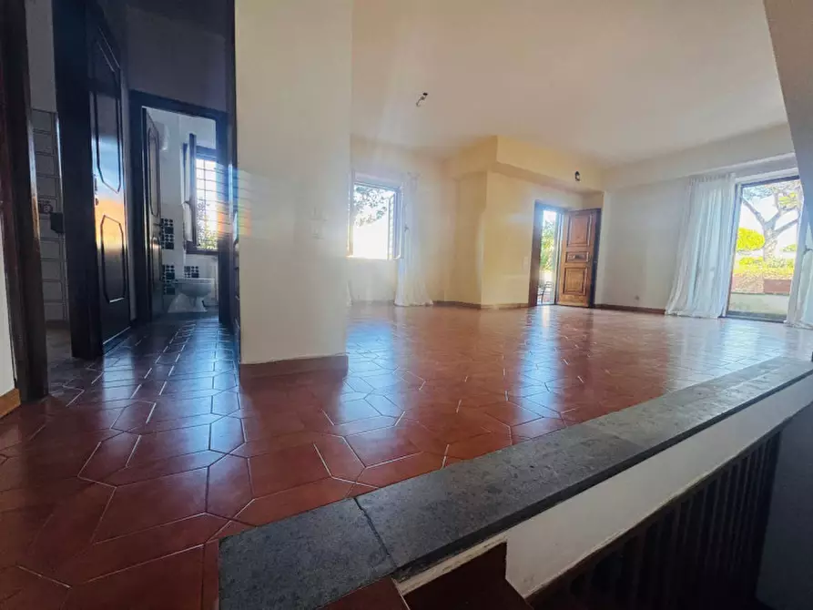 Immagine 8 di Villa in vendita  in via sofocle 105 a Roma