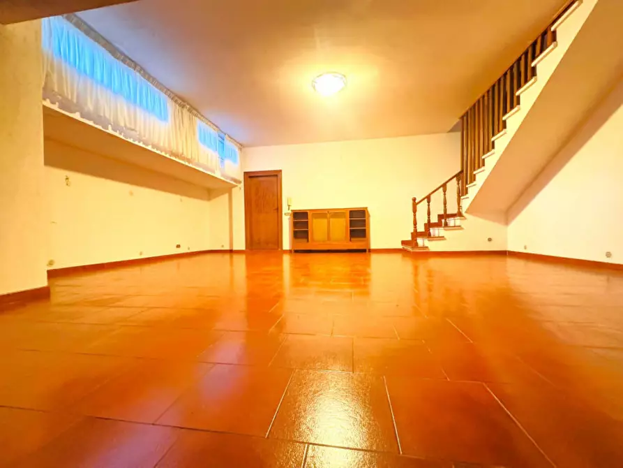 Immagine 32 di Villa in vendita  in via sofocle 105 a Roma