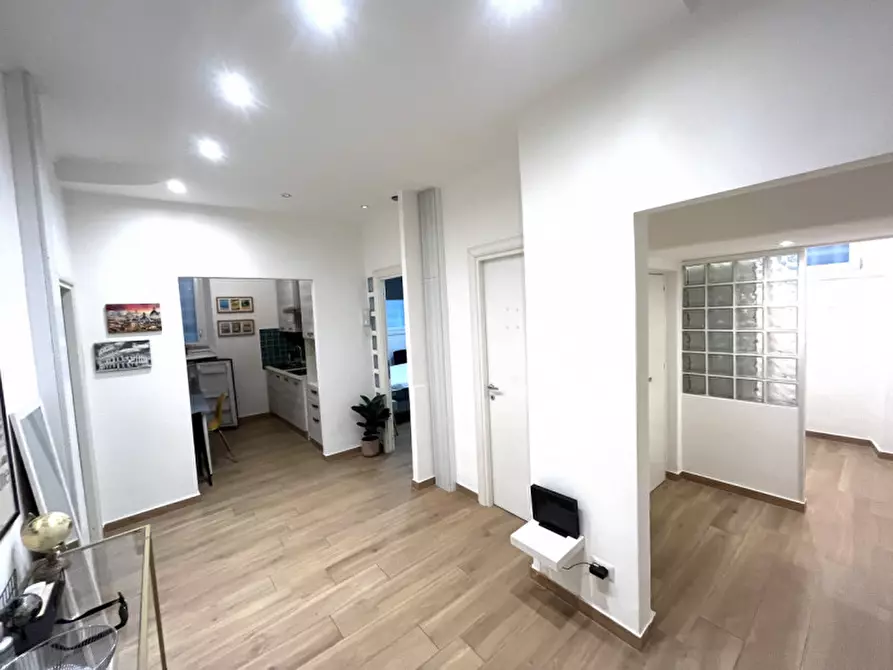 Immagine 2 di Appartamento in vendita  in Via Marziale a Roma