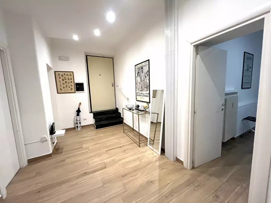 Immagine 2 di Appartamento in vendita  in Via Marziale a Roma