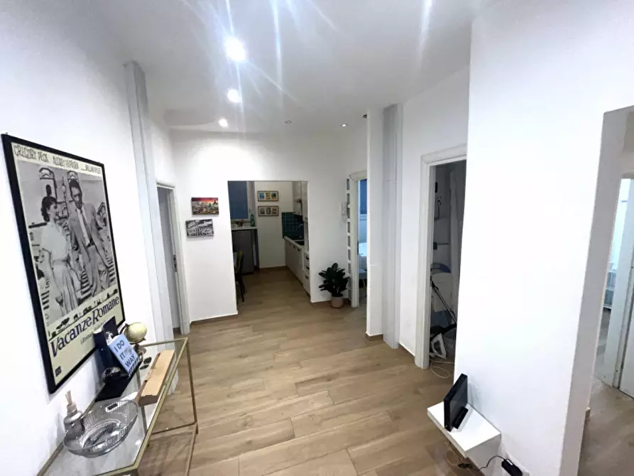 Immagine 11 di Appartamento in vendita  in Via Marziale a Roma