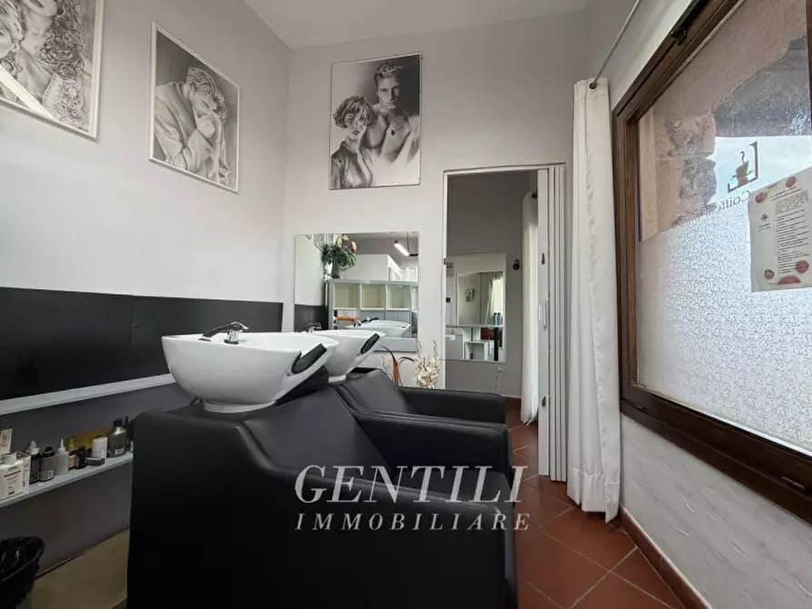 Immagine 3 di Attività commerciale in affitto  a Arzachena