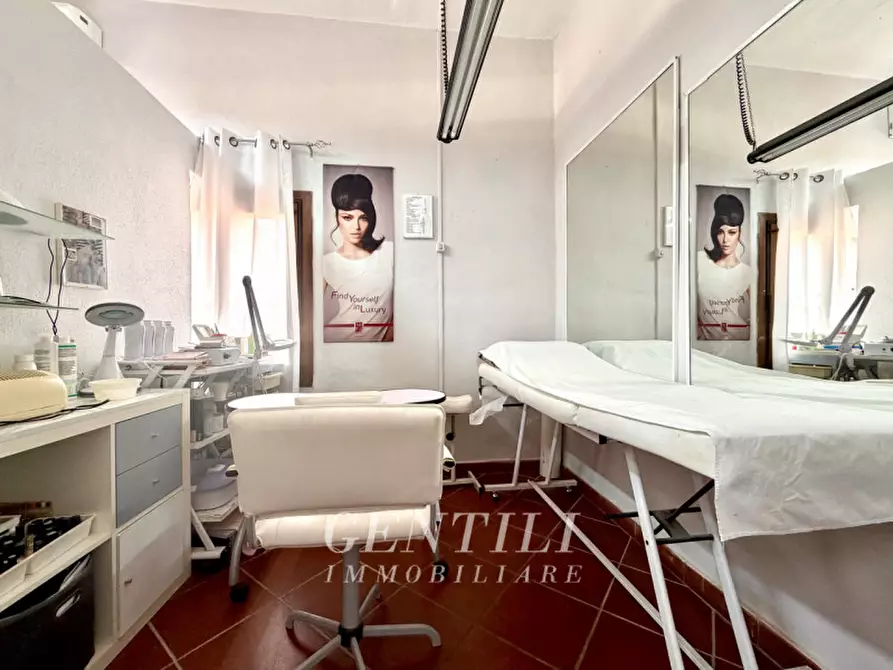 Immagine 6 di Attività commerciale in affitto  a Arzachena